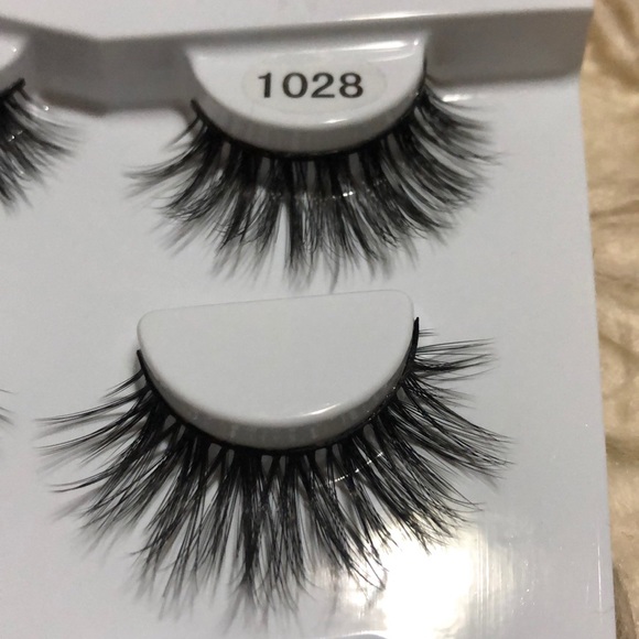 3D Mink Eyelashes - Picture 2 of 3